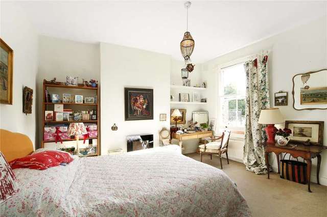  Image of 3 bedroom Flat for sale in Dornton Road London SW12 at Dornton Road  London, SW12 9NB