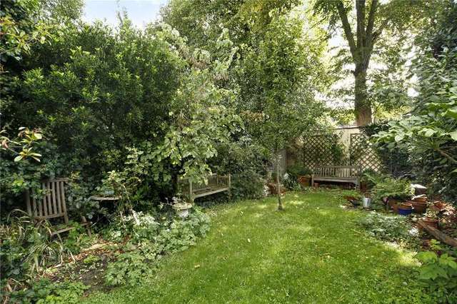  Image of 3 bedroom Flat for sale in Dornton Road London SW12 at Dornton Road  London, SW12 9NB