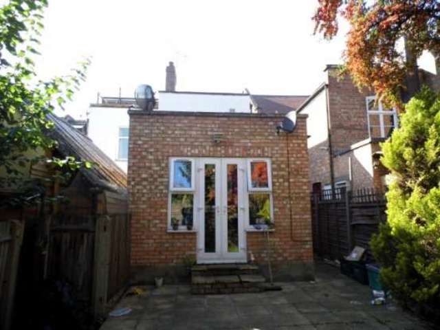  Image of 1 bedroom Ground Flat for sale in Durnsford Road London SW19 at Wimbledon Greater London Wimbledon, SW19 8EE