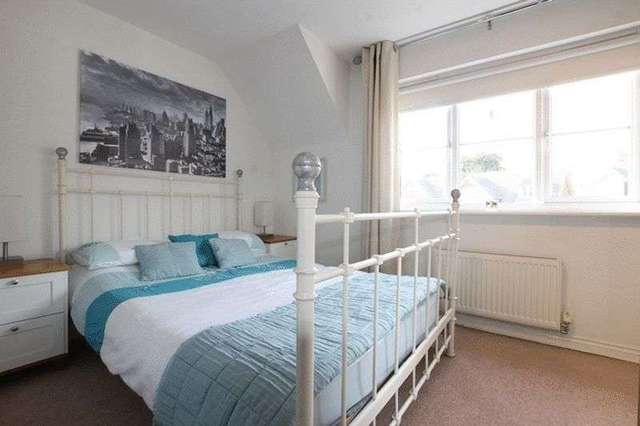  Image of 3 bedroom Terraced house for sale in East O