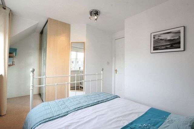  Image of 3 bedroom Terraced house for sale in East O