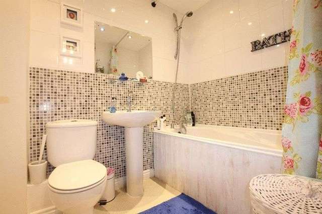  Image of 3 bedroom Terraced house for sale in East O
