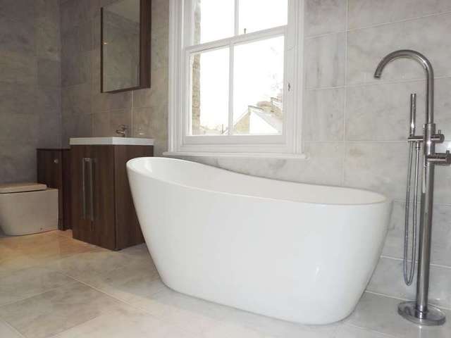  Image of 4 bedroom Cottage for sale in Egmont Avenue Tolworth Surbiton KT6 at Surbiton  Surrey, KT6 7AU