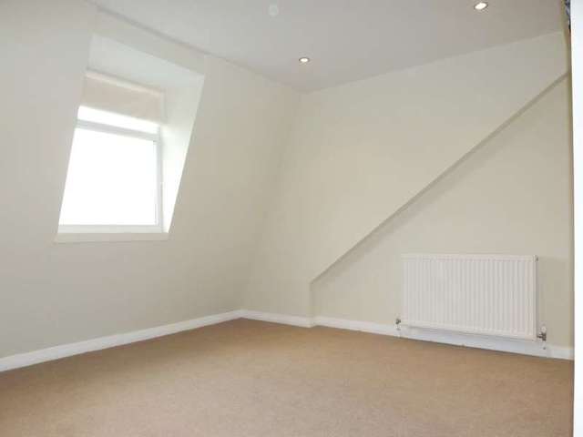  Image of 4 bedroom Cottage for sale in Egmont Avenue Tolworth Surbiton KT6 at Surbiton  Surrey, KT6 7AU