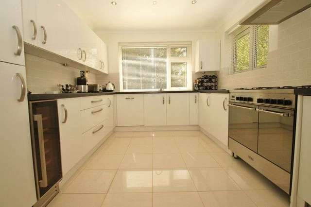  Image of 3 bedroom Flat to rent in Elgin Road Bournemouth BH3 at Elgin Road  Bournemouth, BH3 7DQ
