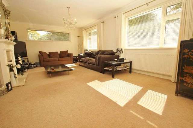  Image of 3 bedroom Flat to rent in Elgin Road Bournemouth BH3 at Elgin Road  Bournemouth, BH3 7DQ