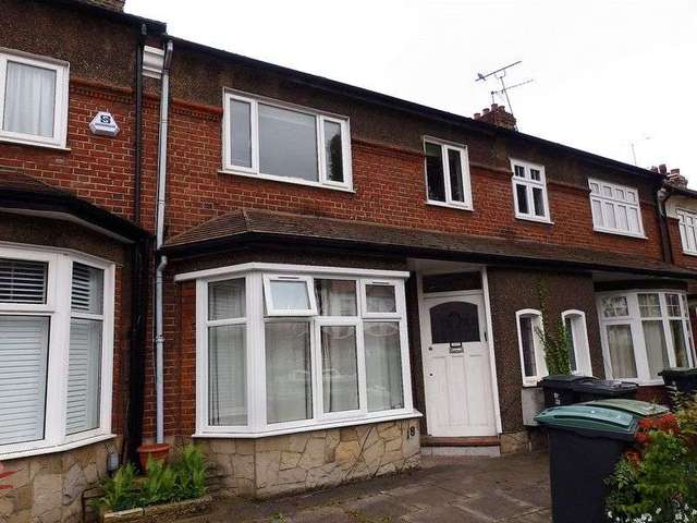 Image of 1 bedroom Flat to rent in Elmfield Avenue London N8 at Elmfield Avenue  Crouch End, N8 8QG