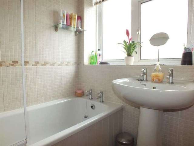  Image of 4 bedroom Semi-Detached house for sale in Evans Lane Kidlington OX5 at Evans Lane  Kidlington, OX5 2JA