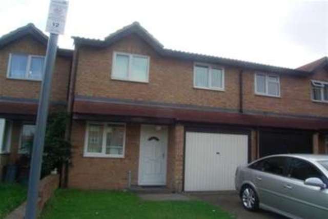  Image of 3 bedroom Detached house to rent in Express Drive Goodmayes Ilford IG3 at Ilford, IG3 9QD