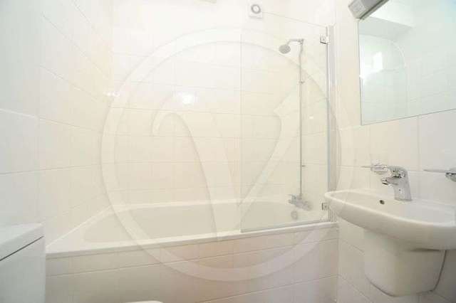  Image of Flat to rent in Finchley Road London NW3 at Finchley Road Hampstead London, NW3 6JY
