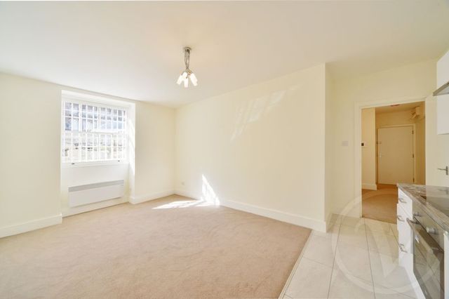  Image of 1 bedroom Flat to rent in Finchley Road London NW8 at Finchley Road St Johns Wood London, NW8 6EB