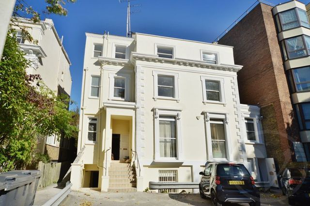  Image of 1 bedroom Flat to rent in Finchley Road London NW8 at Finchley Road St Johns Wood London, NW8 6EB