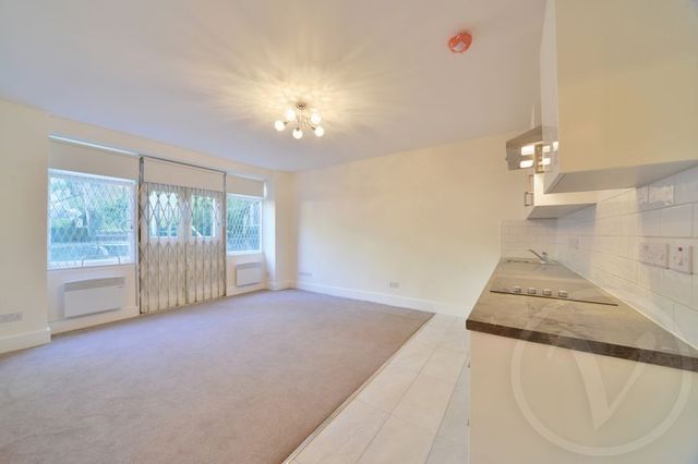  Image of 1 bedroom Flat to rent in Finchley Road London NW8 at Finchley Road St Johns Wood London, NW8 6EB