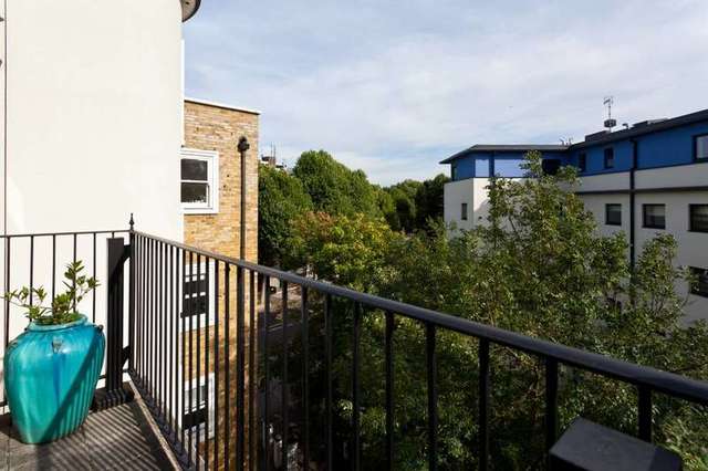  Image of 2 bedroom Flat to rent in Holland Park Avenue London W11 at Fitzclarence House  175-177 Holland Park Avenue, W11 4UL