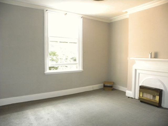  Image of Flat to rent in Strensham Hill Moseley Birmingham B13 at Strensham Hill  Moseley, B13 8AG