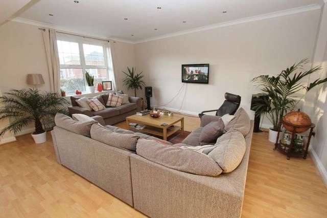  Image of 1 bedroom Detached house to rent in Lower Canal Walk Southampton SO14 at Lower Canal Walk  Southampton, SO14 3AN