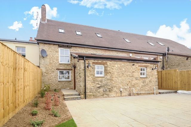  Image of 4 bedroom Cottage for sale in Oxford Road Garsington Oxford OX44 at Oxford Road  Garsington, OX44 9AZ