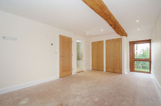  Image of 4 bedroom Cottage for sale in Oxford Road Garsington Oxford OX44 at Oxford Road  Garsington, OX44 9AZ