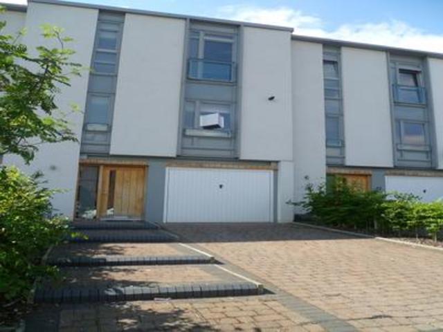  Image of 4 bedroom Detached house to rent in Gartloch Way Gartcosh Glasgow G69 at Glasgow  Glasgow, G69 8FH