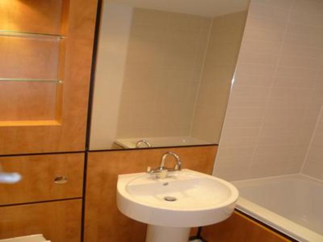  Image of 4 bedroom Detached house to rent in Gartloch Way Gartcosh Glasgow G69 at Glasgow  Glasgow, G69 8FH