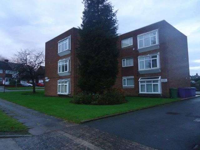  Image of 2 bedroom Flat to rent in Gateacre Park Drive Woolton Liverpool L25 at Gateacre Park Drive  Liverpool, L25 1RW