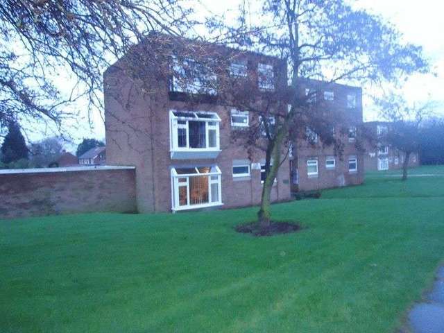  Image of 2 bedroom Flat to rent in Gateacre Park Drive Woolton Liverpool L25 at Gateacre Park Drive  Liverpool, L25 1RW