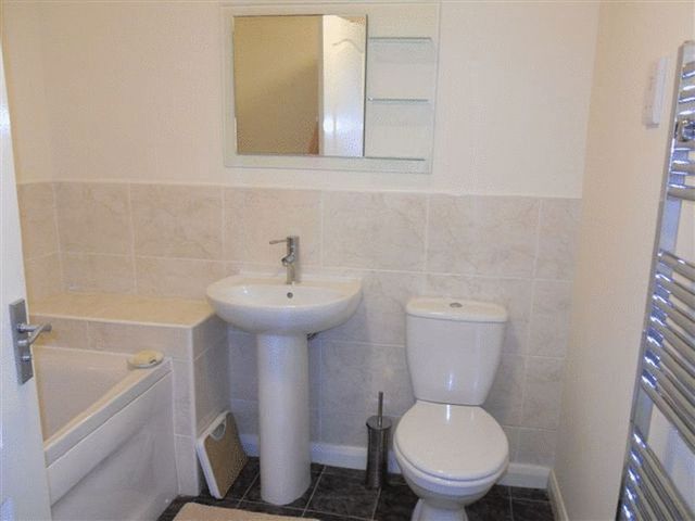  Image of 4 bedroom Semi-Detached house to rent in Gleneagles Drive Greylees Sleaford NG34 at Gleneagles Drive Greylees Sleaford, NG34 8GH