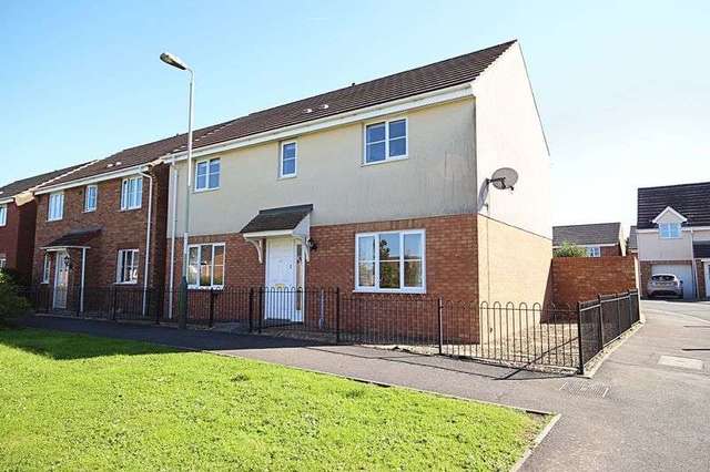  Image of 4 bedroom Detached house for sale in Golwg Y Bont Blackwood NP12 at Golwg Y Bont  Blackwood, NP12 3FT