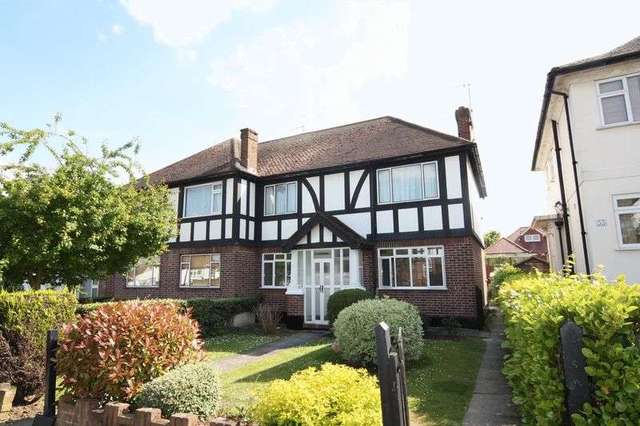  Image of 2 bedroom Flat to rent in Goring Way Greenford UB6 at Goring Way  Greenford, UB6 9NW