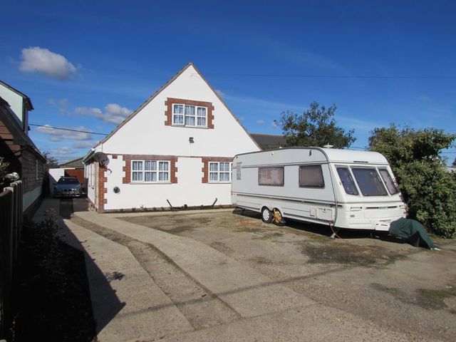  Image of 3 bedroom Detached house to rent in Gorse Way Jaywick Clacton-on-Sea CO15 at Gorse Way Jaywick Clacton-On-Sea, CO15 2HT