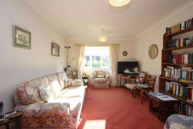 Image of 2 bedroom Flat for sale in Grange Close North Westbury-on-Trym Bristol BS9 at Henleaze Bristol BS9 4AZ Bristol, BS9 4AZ