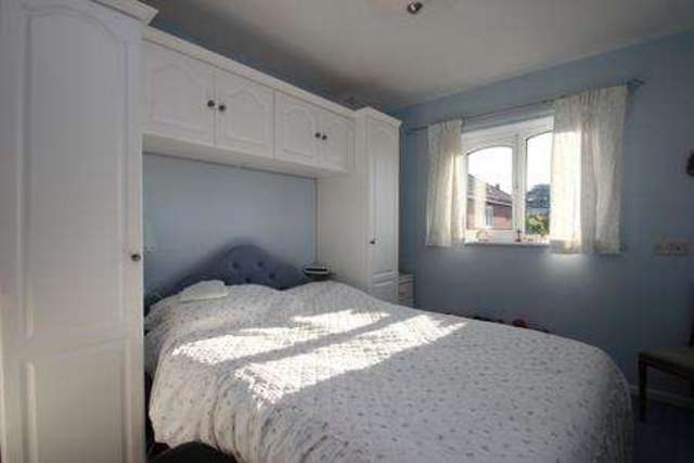 Image of 2 bedroom Flat for sale in Grange Close North Westbury-on-Trym Bristol BS9 at Henleaze Bristol BS9 4AZ Bristol, BS9 4AZ