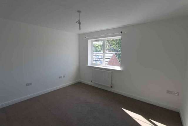  Image of 3 bedroom Semi-Detached house to rent in Greenside Lane Hoyland Barnsley S74 at Hoyland Barnsley Hoyland, S74 9PG