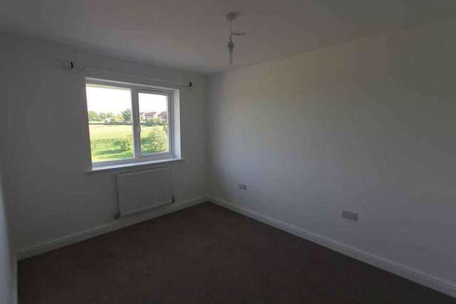  Image of 3 bedroom Semi-Detached house to rent in Greenside Lane Hoyland Barnsley S74 at Hoyland Barnsley Hoyland, S74 9PG