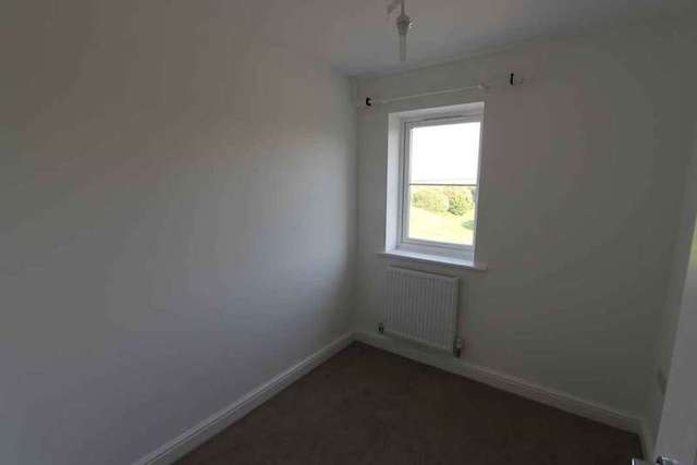  Image of 3 bedroom Semi-Detached house to rent in Greenside Lane Hoyland Barnsley S74 at Hoyland Barnsley Hoyland, S74 9PG