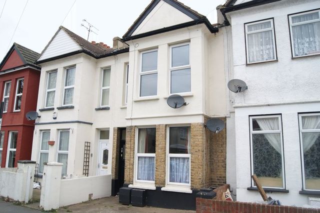  Image of 1 bedroom Flat for sale in Guildford Road Southend-on-Sea SS2 at Guildford Road  Southend-On-Sea, SS2 5AR