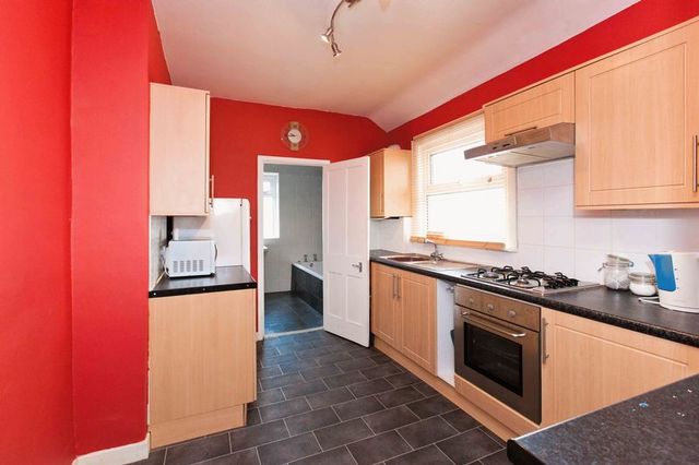  Image of 1 bedroom Flat for sale in Guildford Road Southend-on-Sea SS2 at Guildford Road  Southend-On-Sea, SS2 5AR