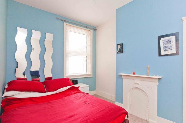  Image of 1 bedroom Flat for sale in Guildford Road Southend-on-Sea SS2 at Guildford Road  Southend-On-Sea, SS2 5AR