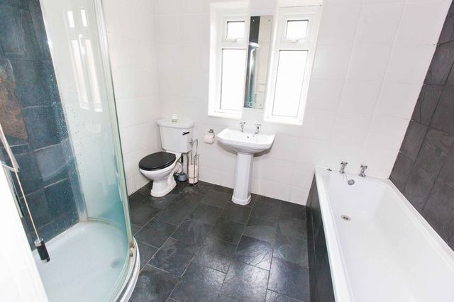  Image of 1 bedroom Flat for sale in Guildford Road Southend-on-Sea SS2 at Guildford Road  Southend-On-Sea, SS2 5AR