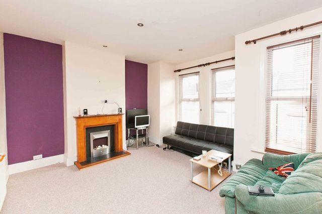  Image of 1 bedroom Flat for sale in Guildford Road Southend-on-Sea SS2 at Guildford Road  Southend-On-Sea, SS2 5AR