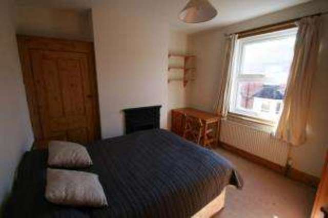  Image of 3 bedroom Semi-Detached house for sale in Acacia Road Guildford GU1 at Guildford Surrey Guildford, GU1 1HL
