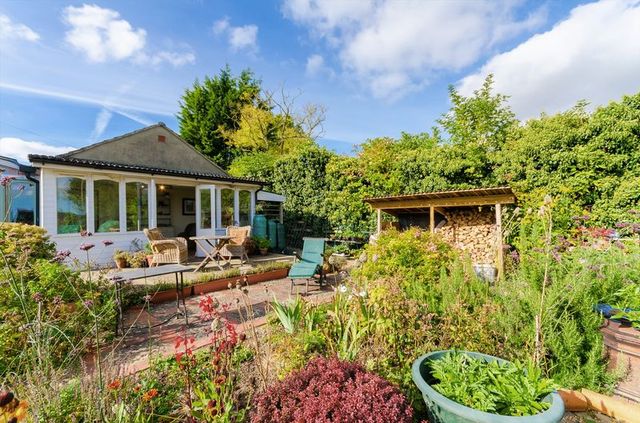  Image of 2 bedroom Cottage for sale in Lusby Lusby Spilsby PE23 at 1 Hareby Road  Lusby, PE23 4JB