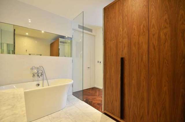  Image of 2 bedroom Flat to rent in Hertsmere Road London E14 at Canary Wharf E14 4AW Canary Wharf, E14 4AW