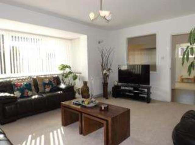  Image of 4 bedroom Detached house for sale in Highleys Drive Oadby Leicester LE2 at Oadby Leicester Oadby, LE2 5TL
