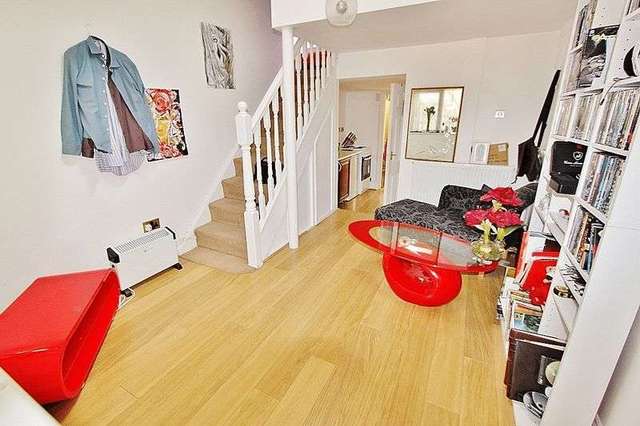  Image of 1 bedroom Flat to rent in High Road Chigwell IG7 at High Road  Chigwell, IG7 5AS