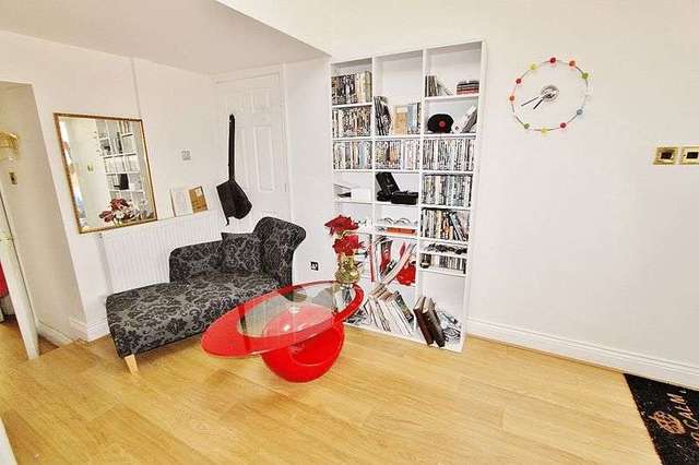  Image of 1 bedroom Flat to rent in High Road Chigwell IG7 at High Road  Chigwell, IG7 5AS