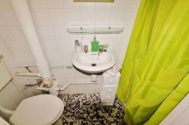  Image of 1 bedroom Flat to rent in High Road Chigwell IG7 at High Road  Chigwell, IG7 5AS