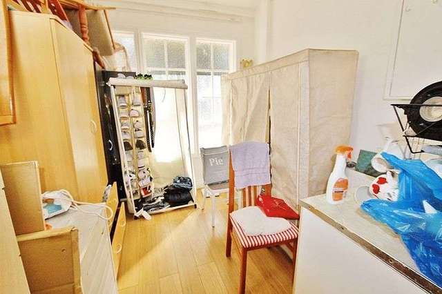 Image of 1 bedroom Flat to rent in High Road Chigwell IG7 at High Road  Chigwell, IG7 5AS
