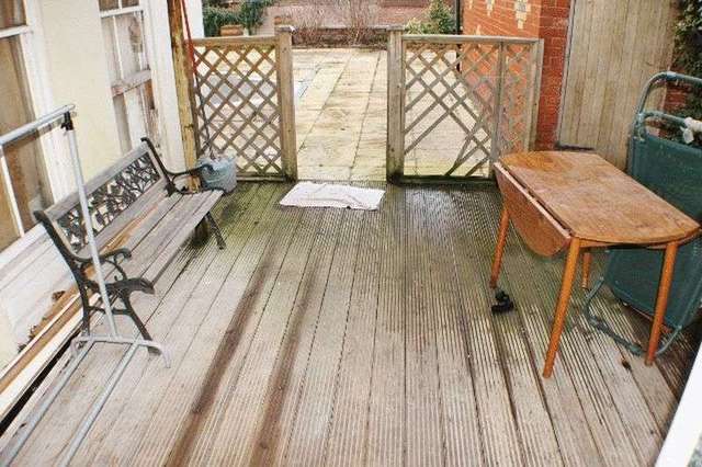  Image of 1 bedroom Flat to rent in High Road Chigwell IG7 at High Road  Chigwell, IG7 5AS