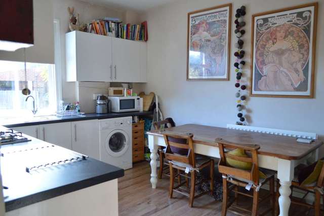  Image of 2 bedroom Apartment to rent in High Street Berkhamsted HP4 at High Street  Berkhamsted, HP4 1AJ